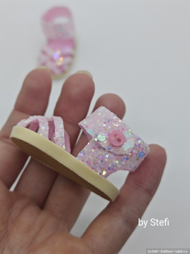 Новый наряд и обувь для Paola Reina