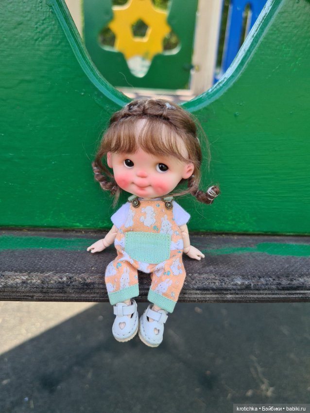 Крошки ob11 Злата и Тася на прогулке