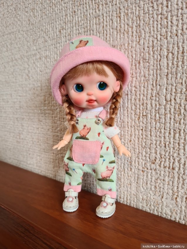 Крошки ob11 Злата и Тася на прогулке