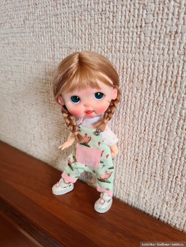 Крошки ob11 Злата и Тася на прогулке