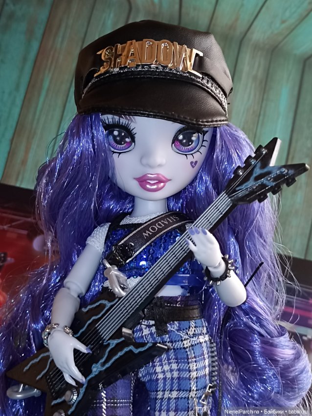 Ума гитаристка неоновых теней (фото 7)