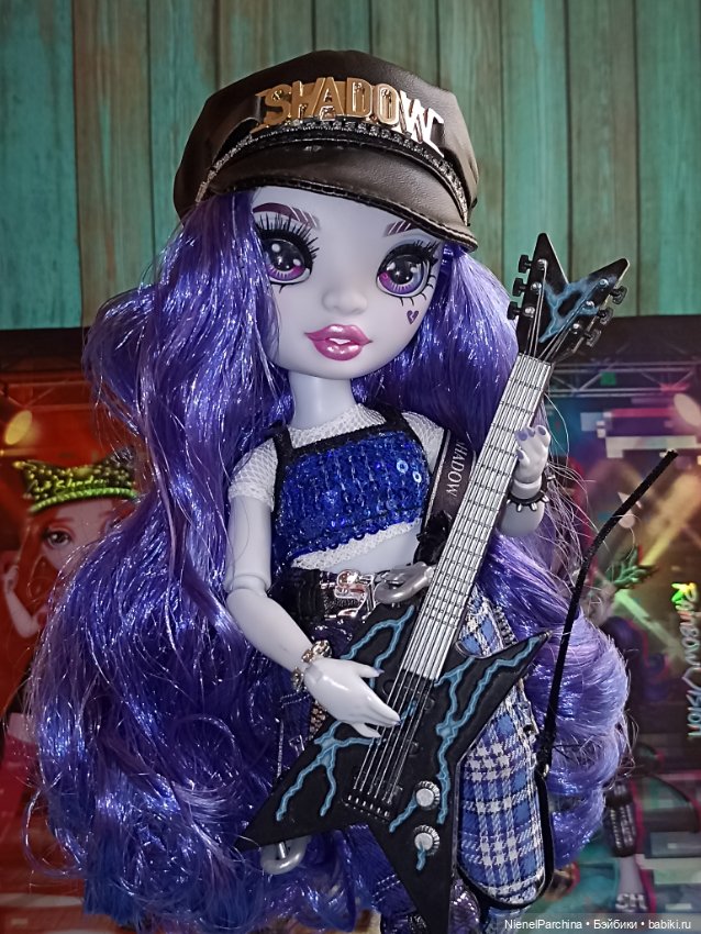 Ума гитаристка неоновых теней