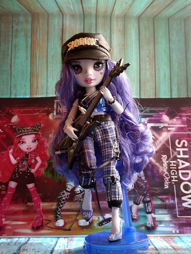 Ума гитаристка неоновых теней (фото 3)