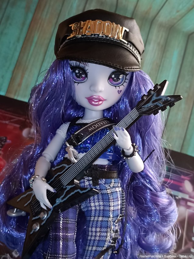 Ума гитаристка неоновых теней (фото 6)