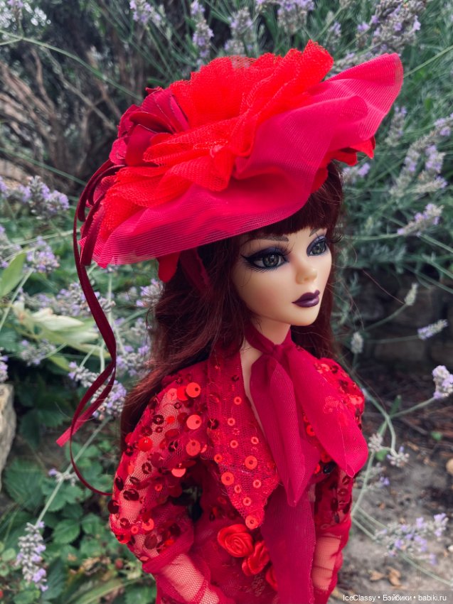 Evangeline Ghastly. Новые шляпки Эванджелины (фото 9)