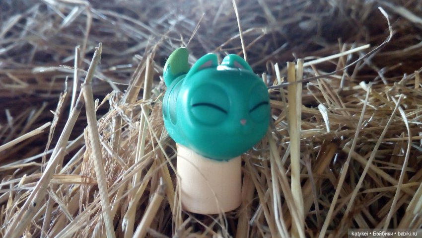 Котики бывают разные, зелёные, синие, красные