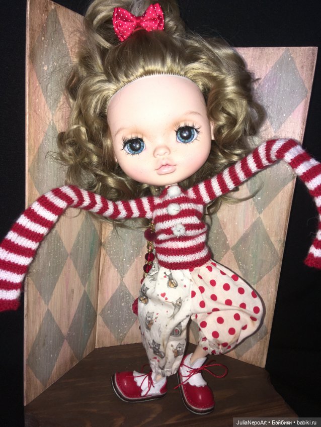 Маленькая мечтательница 🥰 или просто будущая Циркачка 🤡 🎪