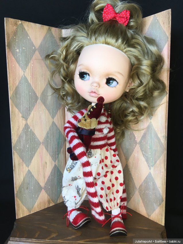 Маленькая мечтательница 🥰 или просто будущая Циркачка 🤡 🎪