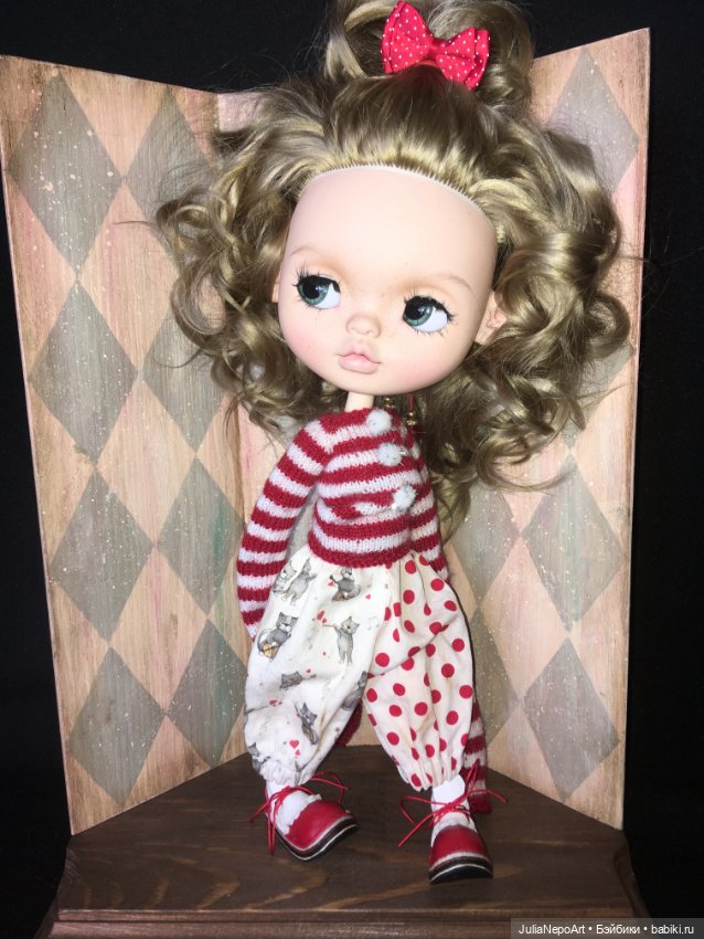 Маленькая мечтательница 🥰 или просто будущая Циркачка 🤡 🎪