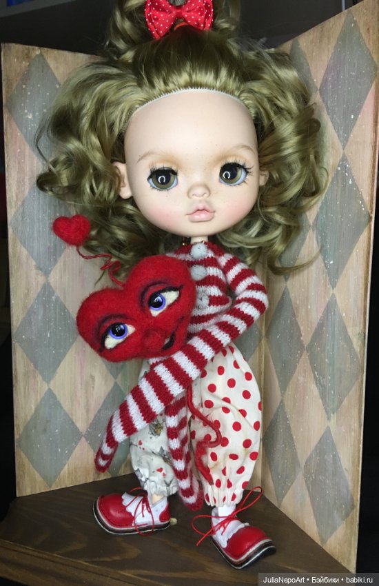 Маленькая мечтательница 🥰 или просто будущая Циркачка 🤡 🎪