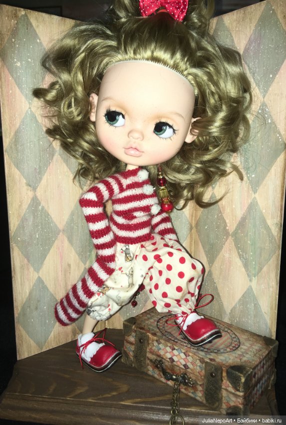 Маленькая мечтательница 🥰 или просто будущая Циркачка 🤡 🎪