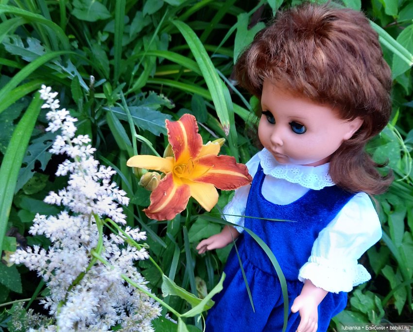 Стояла девчонка...в сторонке