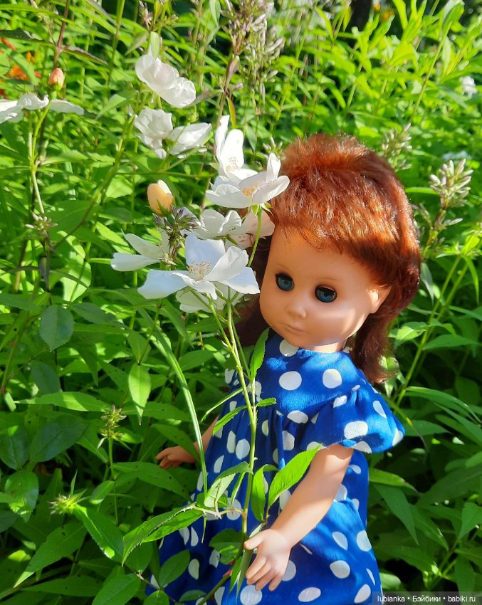 Стояла девчонка...в сторонке