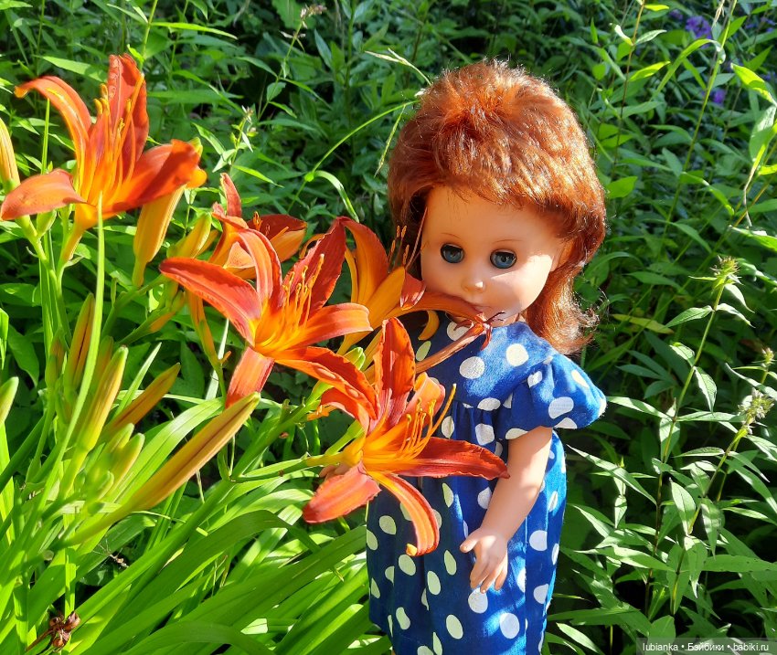 Стояла девчонка...в сторонке