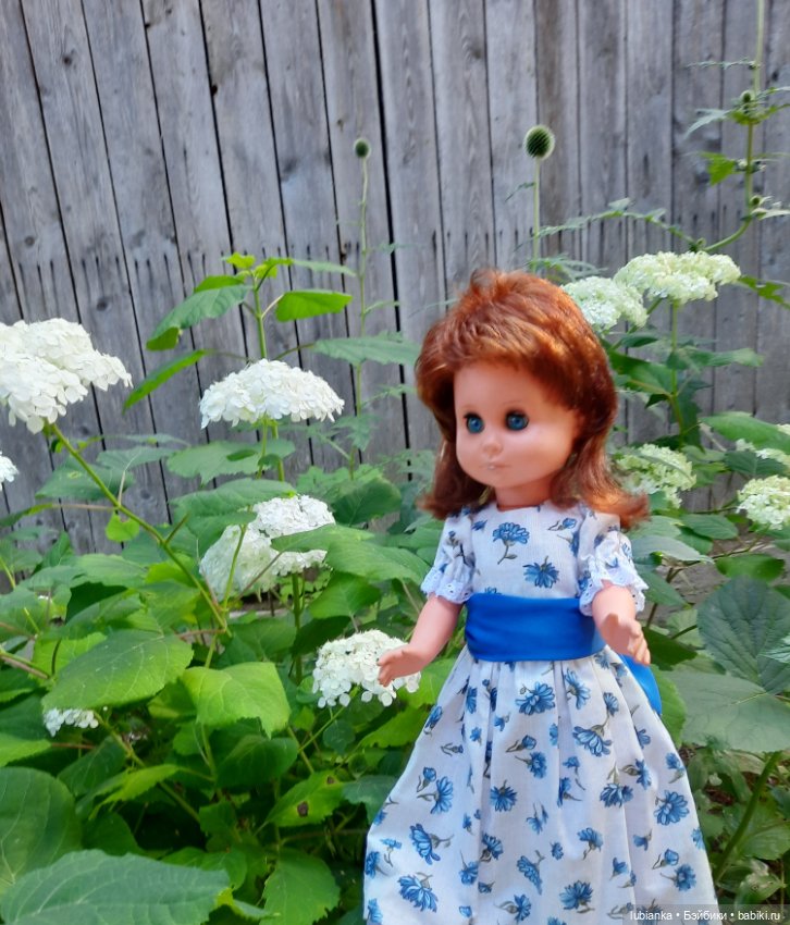 Стояла девчонка...в сторонке