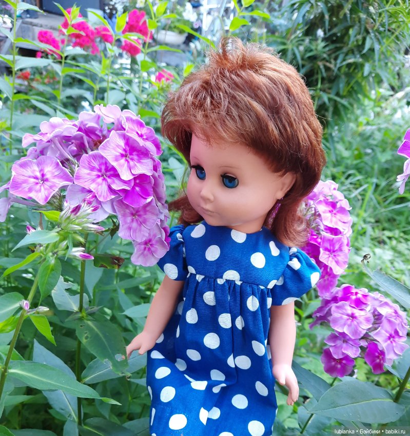 Стояла девчонка...в сторонке