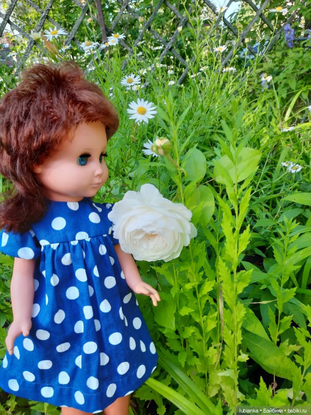 Стояла девчонка...в сторонке