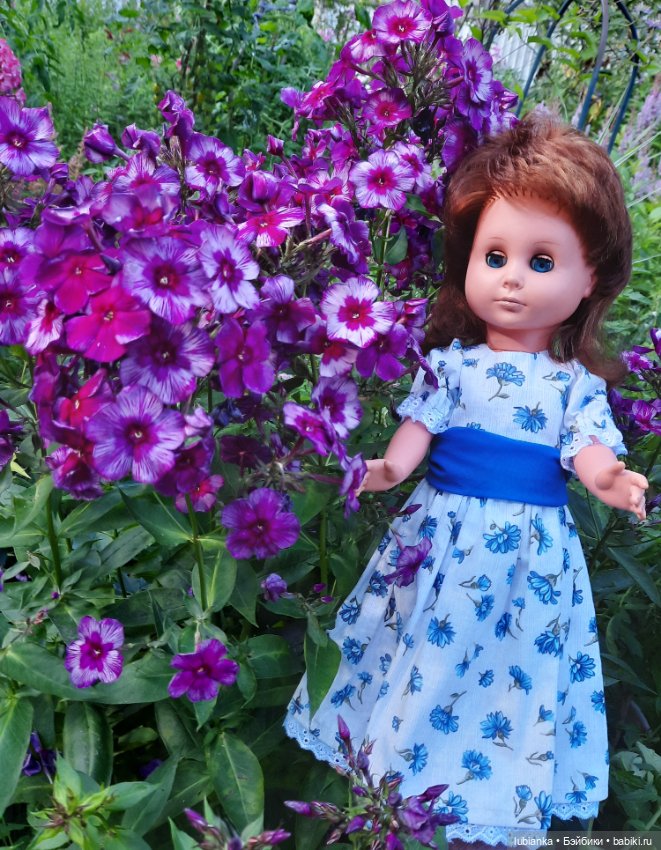 Стояла девчонка...в сторонке