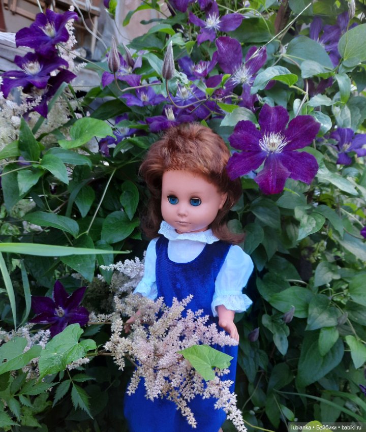 Стояла девчонка...в сторонке