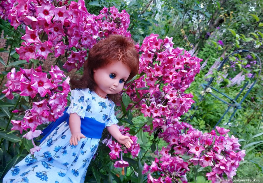 Стояла девчонка...в сторонке