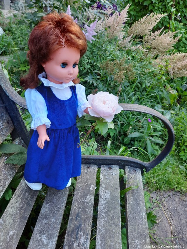 Стояла девчонка...в сторонке