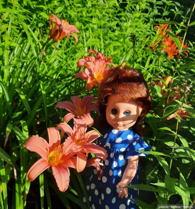 Стояла девчонка...в сторонке