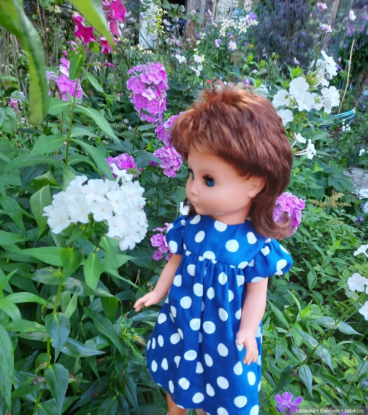 Стояла девчонка...в сторонке