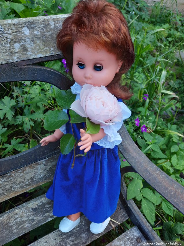 Стояла девчонка...в сторонке