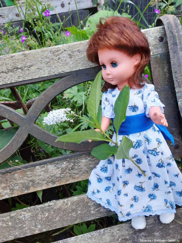 Стояла девчонка...в сторонке