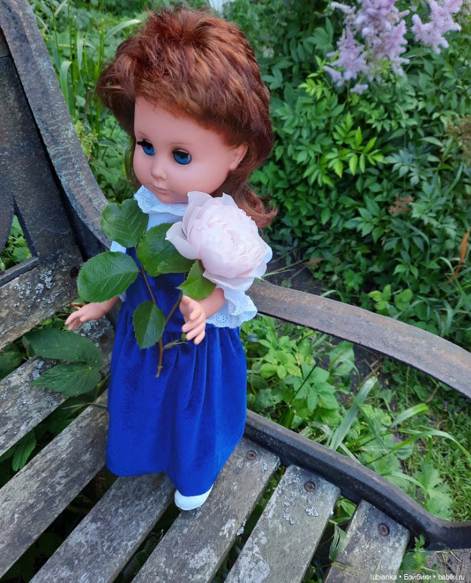 Стояла девчонка...в сторонке