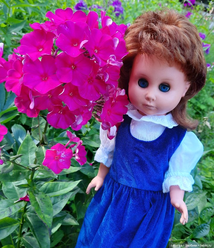 Стояла девчонка...в сторонке