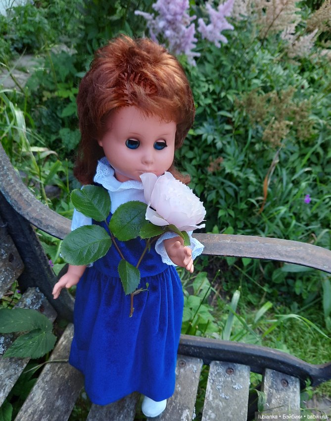 Стояла девчонка...в сторонке