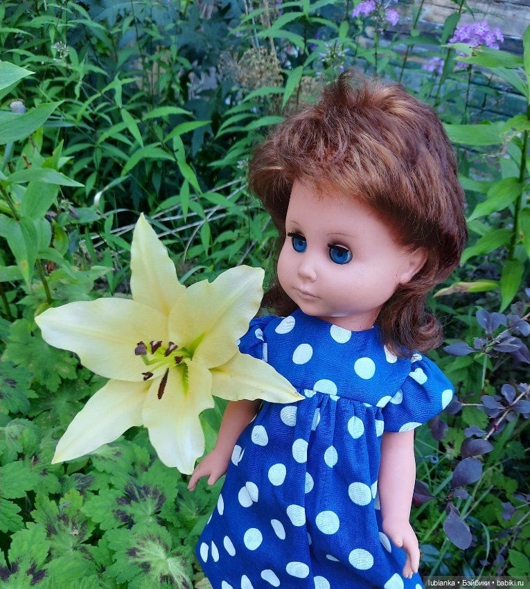 Стояла девчонка...в сторонке