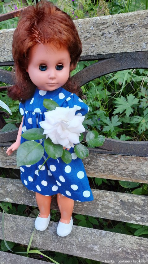 Стояла девчонка...в сторонке