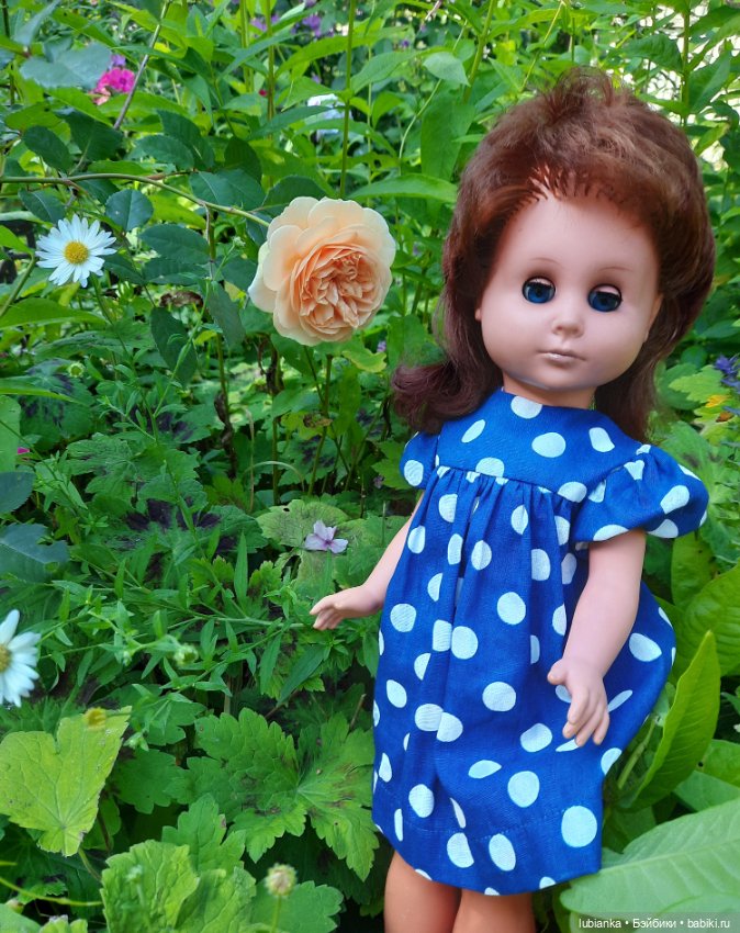 Стояла девчонка...в сторонке