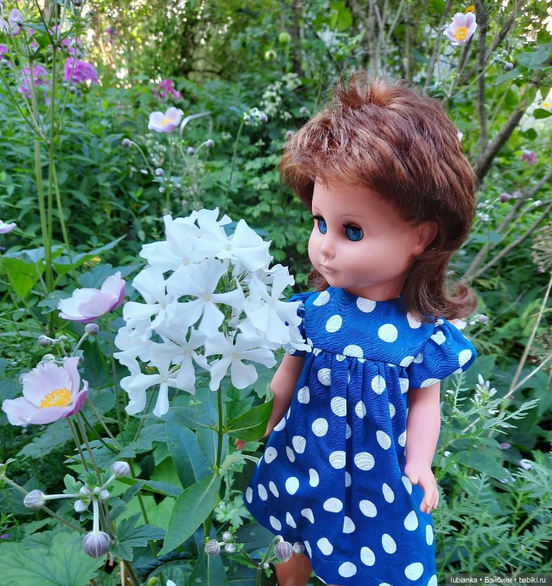 Стояла девчонка...в сторонке