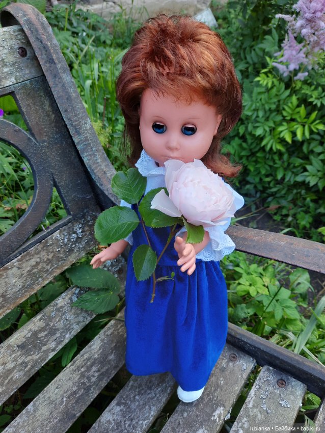 Стояла девчонка...в сторонке