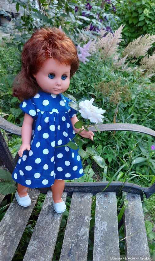 Стояла девчонка...в сторонке