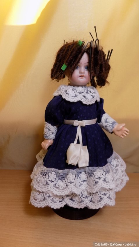 Три сестрицы.Две антикварные головки превращаются в очаровательных кукол. +Бонус: бигуди для завивки маленьких паричков