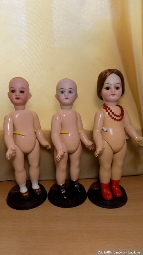 Три сестрицы.Две антикварные головки превращаются в очаровательных кукол. +Бонус: бигуди для завивки маленьких паричков