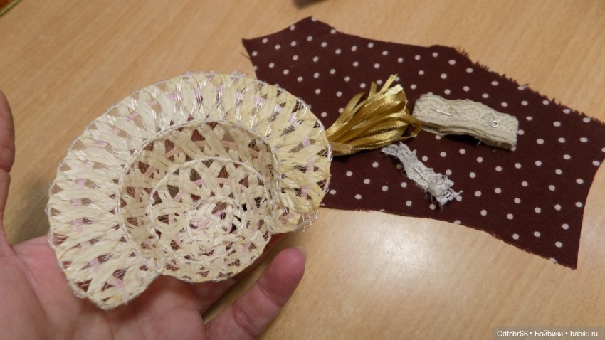 Три сестрицы.Две антикварные головки превращаются в очаровательных кукол. +Бонус: бигуди для завивки маленьких паричков