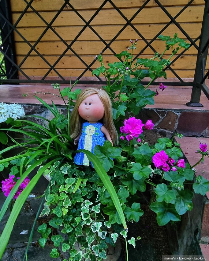 Бегом в сад, за Мией Ватрушковной