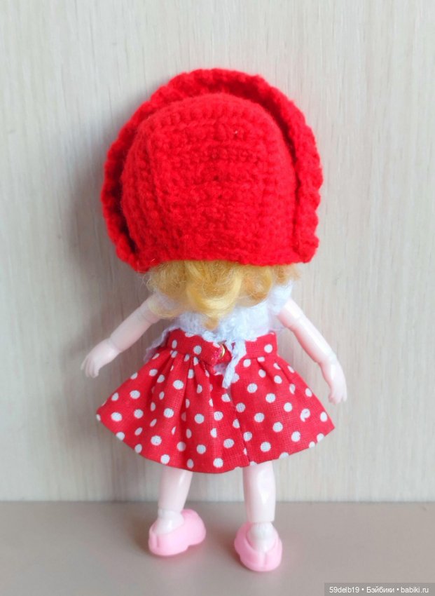 Красная Шапочка по лесу идёт и пирожки в корзинке бабушке несёт (фото 2)