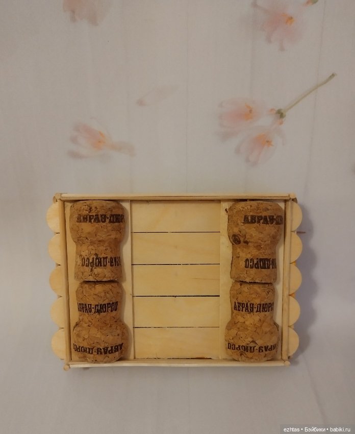 Мягкий пуфик в дачном стиле (фото 9)