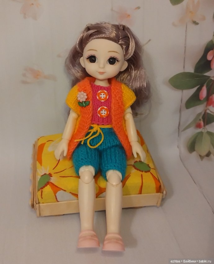 Мягкий пуфик в дачном стиле