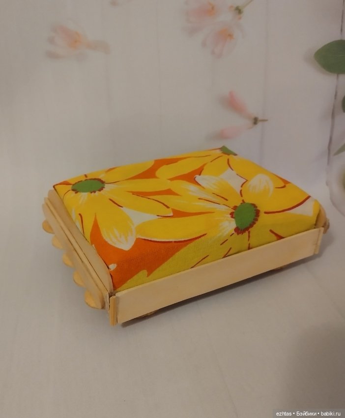 Мягкий пуфик в дачном стиле (фото 10)