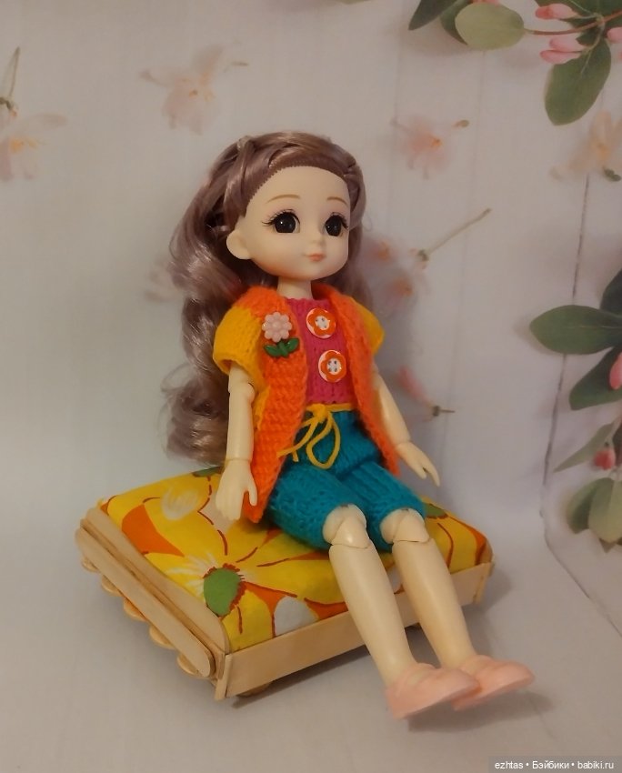 Мягкий пуфик в дачном стиле (фото 2)