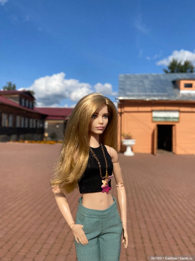 Наташа и Лина в Угличе — Коллекции игровых кукол (Playline): фото полок