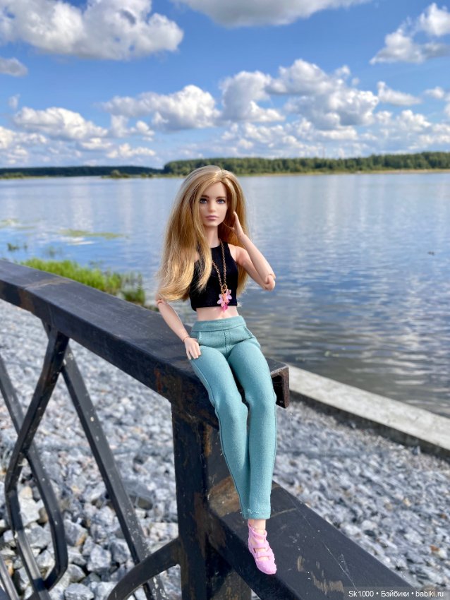 Наташа и Лина в Угличе — Коллекции игровых кукол (Playline): фото полок