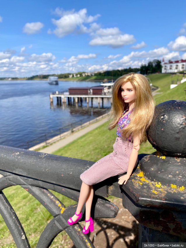 Наташа и Лина в Угличе — Коллекции игровых кукол (Playline): фото полок